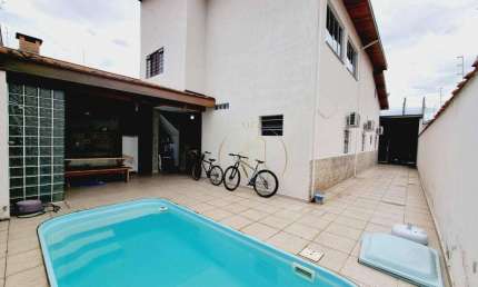 Casa térrea com espaço gourmet e piscina no Bonfim em Taubaté SP