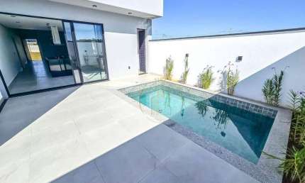 Oportunidade - Casa térrea com piscina no Condomínio Quinta das Palmeiras em Taubaté SP