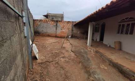 Casa com 2 quartos à venda no Jardim Montanhês, Ibirité  por R$ 290.000