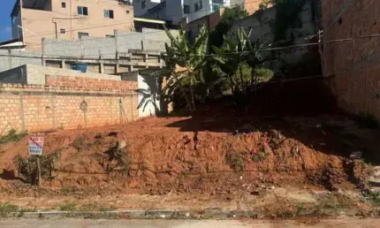 Terreno à venda em Masterville, Sarzedo  por R$ 180.000