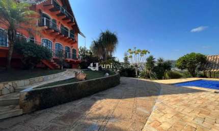 Casa com 5 quartos perto do centro com amplo terreno - DE R$ 850.000,00 POR R$ 750.000,00