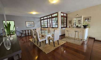 Casa com area gourmet e piscina na parte baixa do Granbery - ótima oportunidade - DE R$ 1.790.000,00  -> POR R$ 1.490.000,00