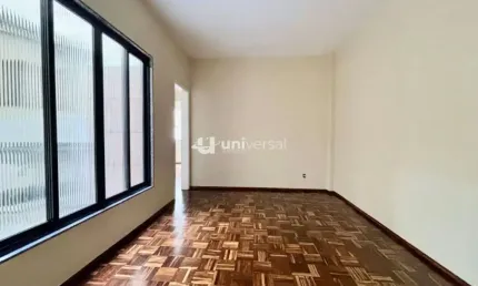 Apartamento com área externa no Morro da Glória, perto da igreja