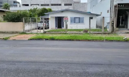 Casa para Venda em Torres, Centro, 3 dormitórios, 2 banheiros, 1 vaga