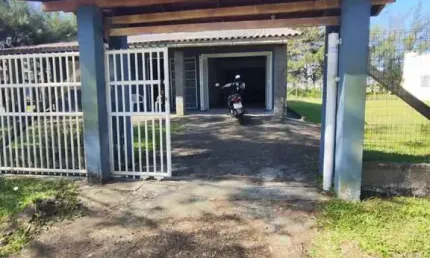 Casa para Venda em Balneário Gaivota, Centro, 4 dormitórios, 2 banheiros