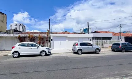 Casa com 4 suítes e ponto comercial na Gruta de Lourdes - R$ 650.000