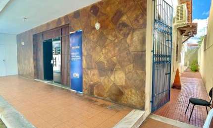 Casa comercial para Venda no Centro, Feira de Santana 4 quartos, 2 salas, 2 vagas, 540m² área total.
