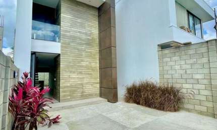 Casa Duplex residencial para Venda em rua Pública no bairro SIM, Feira de Santana 3 quartos, 1 sala, 2 banheiros, 2 vagas 180m² área total.