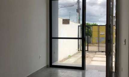 Casa residencial para Venda em rua pública, Mangabeira, Feira de Santana, 3 quartos, 1 suíte, 1 sala, 2 banheiros, 2 vagas, 150m² total.