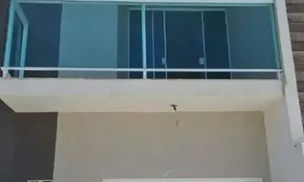 Casa residencial para Venda em rua pública em Ipitanga, Lauro de Freitas, 3 quartos sendo 2 suítes, 1 sala, 3 banheiros, 1 vaga 88,00 m² construída