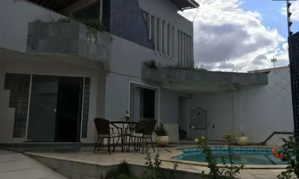Casa residencial para Venda em rua Pública no Conjunto ACM, Feira de Santana, 5 quartos sendo 1 suíte, 1 sala, 3 banheiros, 4 vagas
