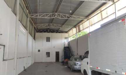 Galpão comercial para Locação em rua pública, Sim, Feira de Santana, 1 sala, 1 banheiro, 300m² área total.