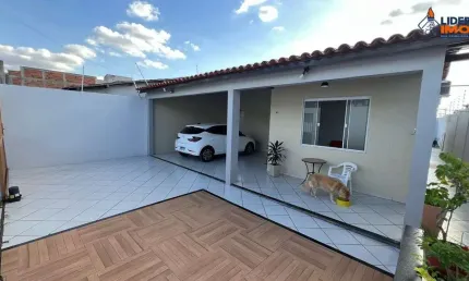 Casa residencial para Venda em rua pública, Conceição, Feira de Santana, 3 quartos, 1 sala, 3 banheiros, 4 vagas, 300m² área total.