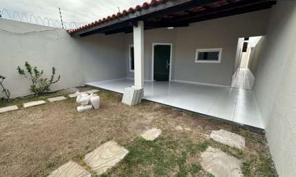 Casa residencial para Venda em Rua Publica, Conceição, Feira de Santana, 3 quartos sendo 1 suíte, 1 sala, 2 banheiros, 2 vagas