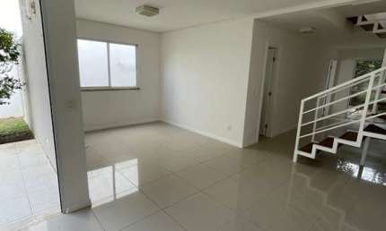 Casa residencial para Locação em condomínio fechado, Sim, Feira de Santana, 3 suítes, 1 sala, 4 banheiros, 2 vagas, 200m² área total.
