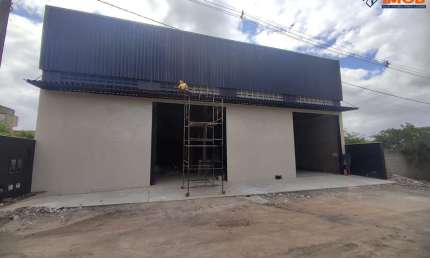 Galpão comercial para Locação em rua pública, Lagoa Salgada, Feira de Santana, 2 salas, 2 banheiros, 270m² área total.