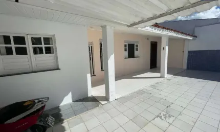 Casa residencial para Venda em Rua Publica, Sim, Feira de Santana, 2 quartos, 1 sala, 2 banheiros, 6 vagas, 347 m²área total