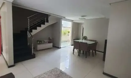 Casa na Santa Mônica II, Duplex, 4 Quartos, 1 Suíte Master, Garagem Coberta, no Residencial João e Maria, em Feira de Santana.