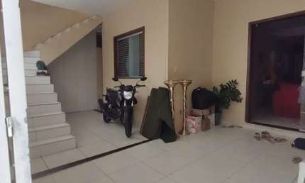 Casa no Campo Limpo, em Rua Pública, Triplex, Ampla, 7 Quartos, 2 Salas, Varanda, Garagem Coberta, para Venda, em Feira de Santana.