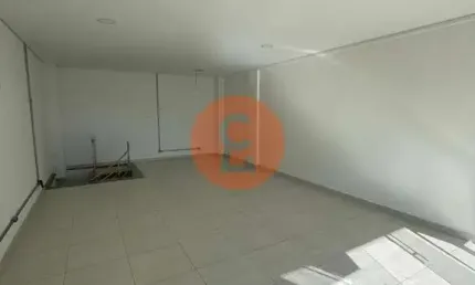 Sala comercial de 83m² com um andar subsolo no posto petromix