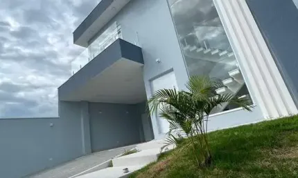 Sobrado Imponente com Fino Acabamento – Rua Aldo Bonadei