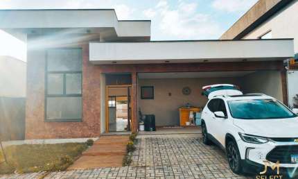 Casa de Cond para alugar com 330m² / 3 Quartos (1 Suíte) / 3 Banheiros / 4 vagas