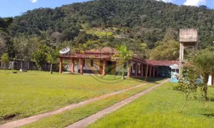 LINDA CHÁCARA COM PISCINA E SALÃO DE FESTAS NA ZONA NORTE DE SJC -  CH00220