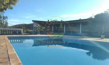 Belíssimo sítio com piscina de água natural, pasto formado, e nascente em sjc - st00112