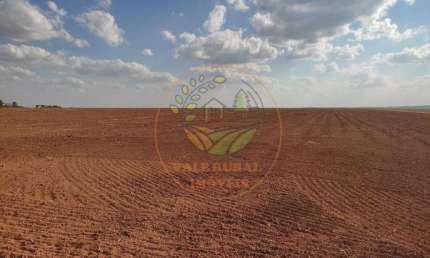 MARAVILHOSA FAZENDA DE 2.300 HECTARES, RICA EM ÁGUA E MUITA ÁREA DE LAVOURA! FA00062