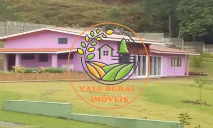 IMPERDÍVEL! MARAVILHOSA CHÁCARA DE 6.050,40 M² COM POMAR, PISCINA E MUITA ÁGUA!!!  CH00081
