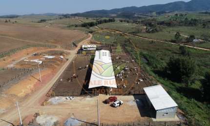 FAZENDA ESTRUTURADA PARA CONFINAMENTO OU LEITE NO VALE DO PARAÍBA. PORTEIRA FECHADA! - FA00003