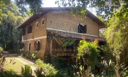MARAVILHOSA CHÁCARA COM CASA RÚSTICA E LAGO EM JACAREI - SP  CH00303