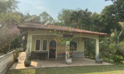 MARAVILHOSO SITIO COM LAGO E PISCINA EM MONTEIRO LOBATO - SP  ST00188