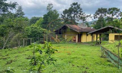 SITIO DE 7 ALQUEIRES, COM CACHOEIRA EM SAPUCAI MIRIM - MG  ST00226