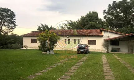 CHÁCARA COM PISCINA E ÁREA GOURMET EM JACAREÍ - SP  CH00346