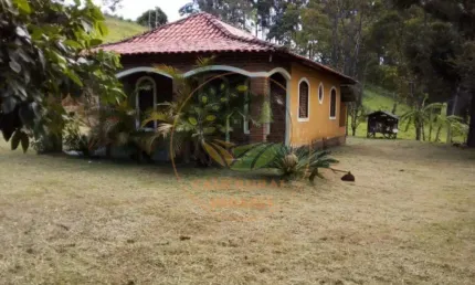 MARAVILHOSO SITIO COM VISTA PARA AS MONTANHAS EM CUNHA - SP  ST00233