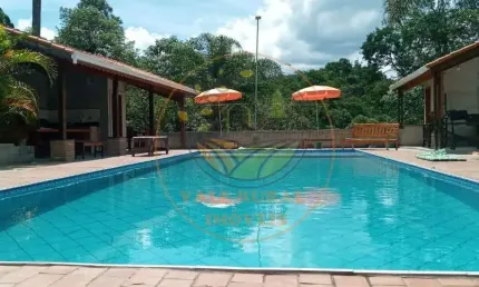 Maravilhosa chácara com piscina em nazaré paulista - sp  ch00364