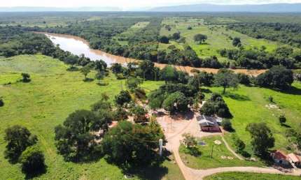 FAZENDA DE 3.055 HECTARES NA REGIÃO DE FLORES DE GOIÁS- GO PARA PECUÁRIA E AGRICULTURA FA00296