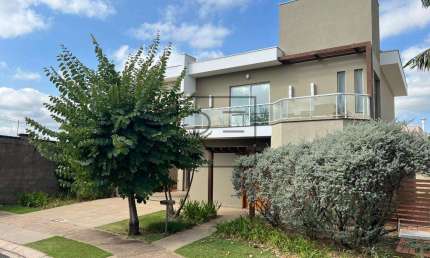 Casa de 3 suítes para locação no Condomínio Parque dos Alecrins