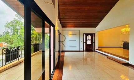 Casa Térrea à Venda no Condomínio Jardim Botânico, Sousas, Campinas.