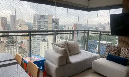 More num endereço jovem e na maior  cidade pulsante