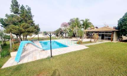 Chácara  à venda terreno de  2.500m², Casa terrea com 3 suítes, Piscina, Área Gourmet . Jardim Itat