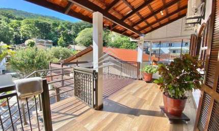 Casa com 5 quartos à venda na Leopoldo José Guerreiro, 186, Centro, Porto Belo por R$ 1.799.000