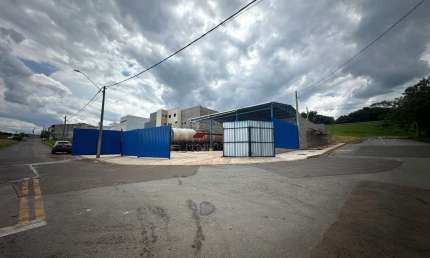 Barracão Industrial com Piso de Concreto Reforçado e 1108m²! Ideal para Transportadoras e Caminhões