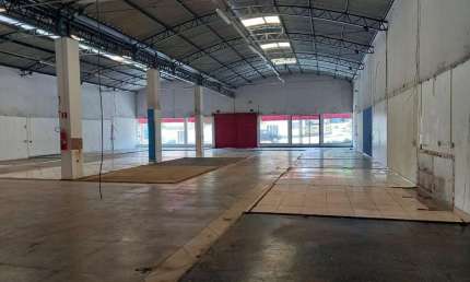 Barracão Comercial para Venda ou Aluguel – 1.775m² – Santa Cruz, São Pedro/SP