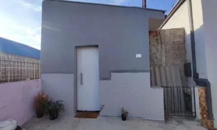 Casa de vila para locação no Centro de Piracicaba – Rua Santa Cruz, ao lado do Terminal Central