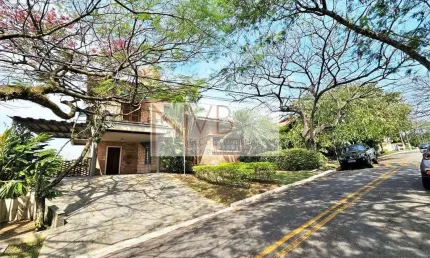 Casa em Jardim do Golf I, Jandira: 351m², 4 dormitórios, 3 suítes, 4 banheiros. Venda por R$ 1.700.000. Confira!