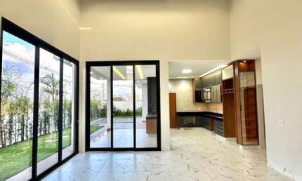 Casa em condomínio fechado com 4 quartos à venda na Noruega, 36, Terras Alpha Residencial 1, Senador Canedo por R$ 1.840.000