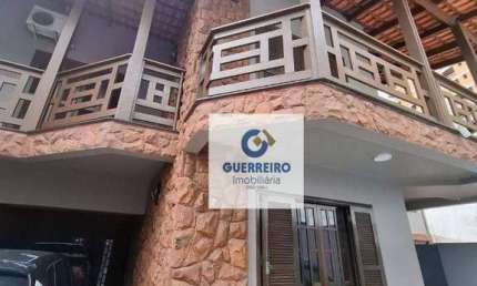 Casa com 4 dormitórios para alugar, 275 m² por R$ 8.253/mês - Fazenda - Itajaí/SC