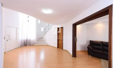 Casa com 240 m², 3 quartos sendo 1 suíte para alugar no bairro Santa Quitéria/Fazendinha.